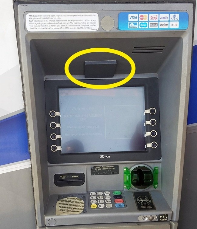 Zdjęcie Jak sprawdzić, czy bankomat nie jest przerobiony przez oszustów? #1