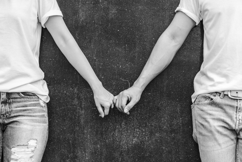 Zdjęcie W jaki sposób trzymasz partnera za rękę? To wiele mówi o Waszym związku… #1