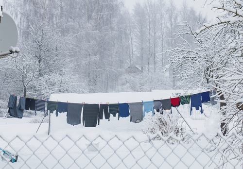 Zdjęcie Mróz na zewnątrz ma swoje zalety. Sprawdź, dlaczego warto suszyć pranie na mrozie #2