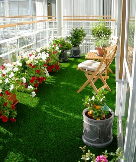 Zdjęcie Jak pielęgnować sztuczną trawę na balkonie lub tarasie? #1