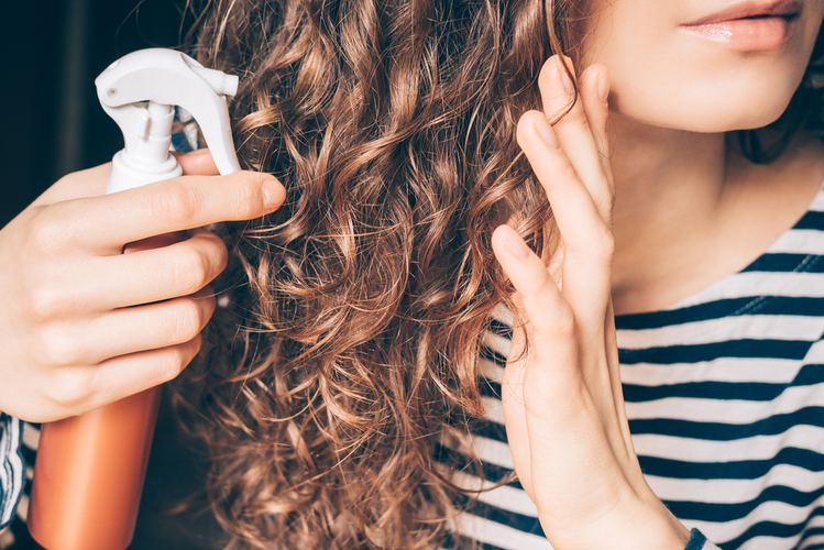 Zdjęcie 6 płukanek na naturalne przyciemnienie włosów – poznaj najskuteczniejsze produkty #2